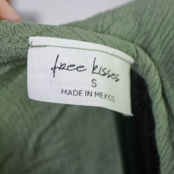 Free Kisses Sage Green Crop Top Blouse Tie Up Front Buttons Boho S - Picture 3 of 3